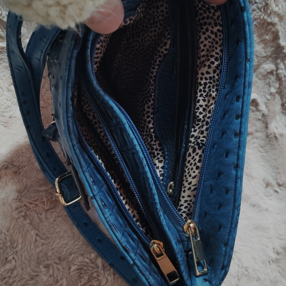 NWOT!! Beautiful Blue, Alligator/Ostrich, Textured Women's Crossbody - Picture 9 of 9